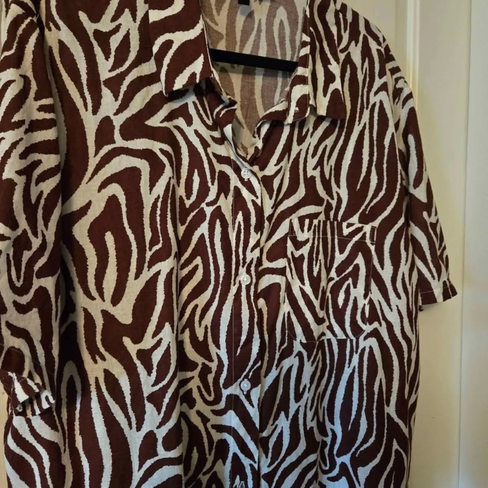 H&M Brown and White Button Down Shirt